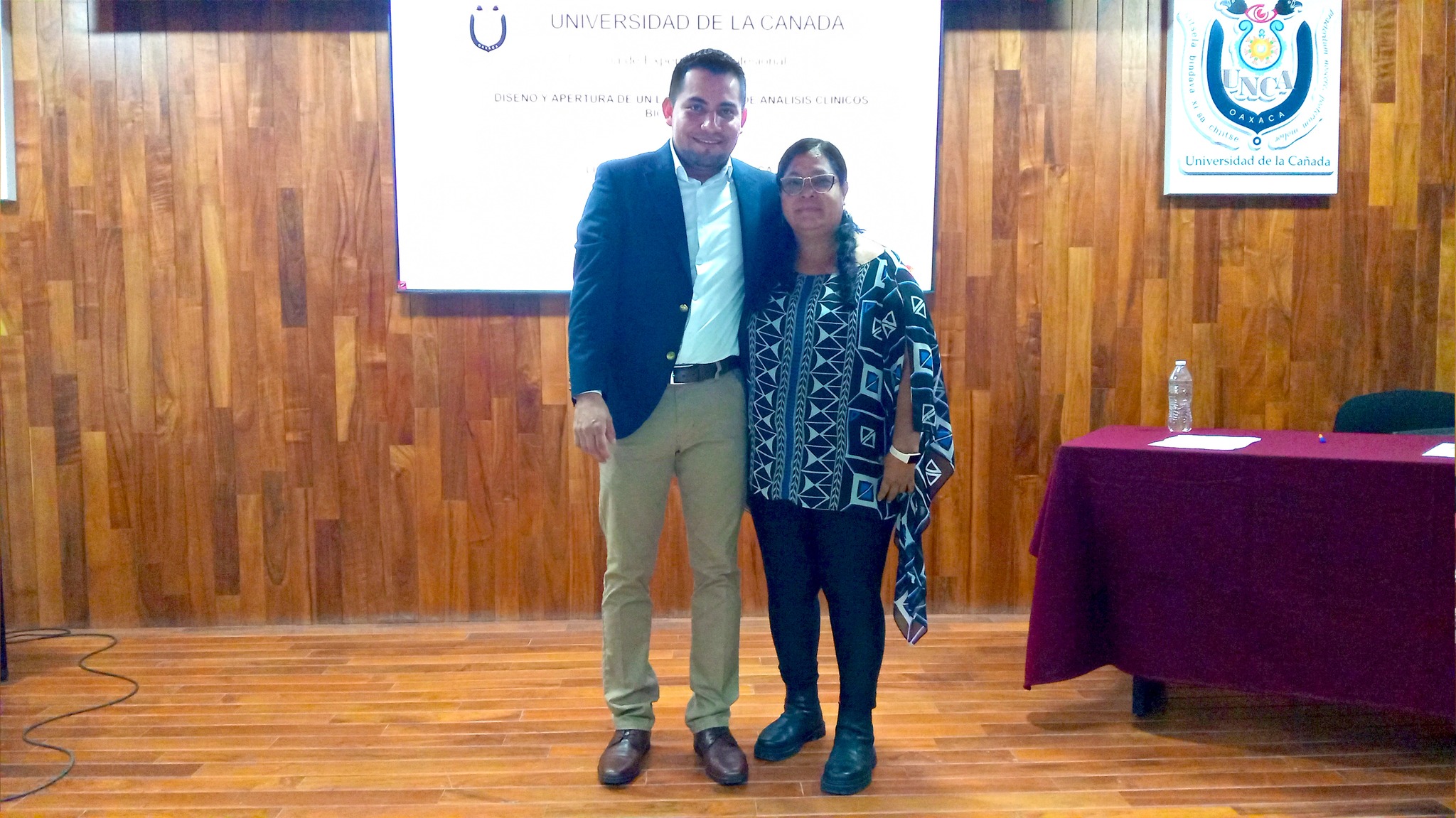 Emiliano Rios Antonio y Profesora.