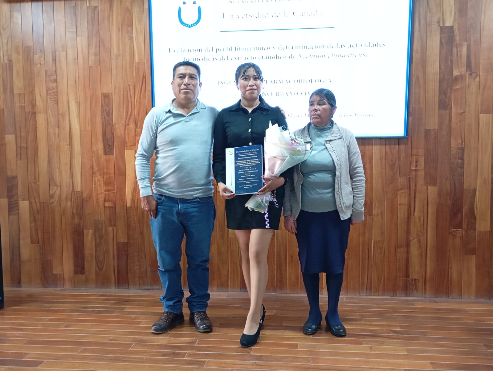 Mireya Urbano Viveros y familia.